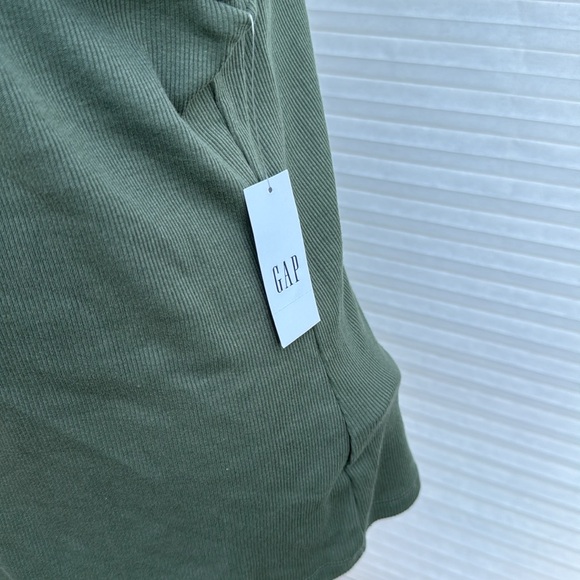 BNWT Gap army green flutter sleeve ribbed top size XL stretchy - Picture 3 of 4